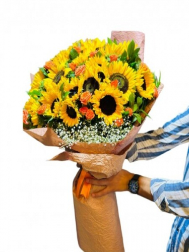 Büyük Ayçiçeği ve Turuncu Gül Buketi