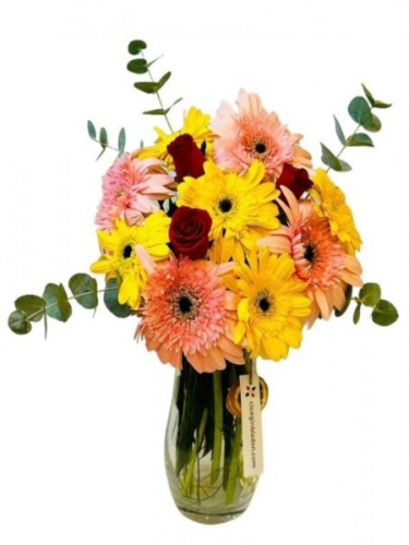 Vazoda Gerberalar ve Güller