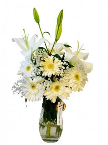 Vazoda Lilyum ve Beyaz Gerberalar