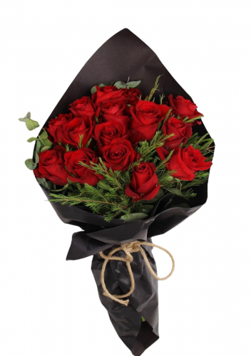 Siyah Kağıtta 15 Vip Kırmızı Gül Buket