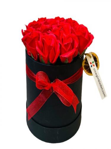 Siyah Kutuda Vip Güller