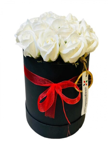 Siyah Kutuda Vip Beyaz Güller