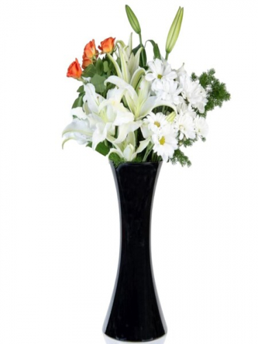 Siyah Camda Lilyum ve Papatyalar