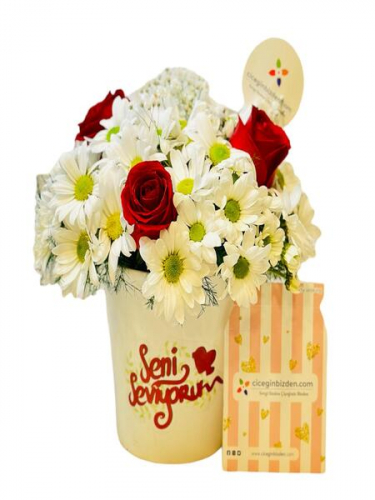 Seni Seviyorum Mesajlı Gül ve Papatyalar