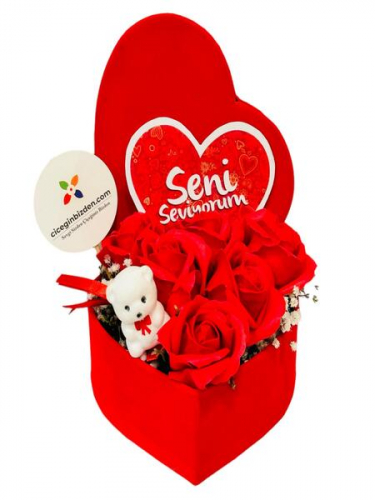 Kırmızı Kalpli Kutuda Kırmızı Güller