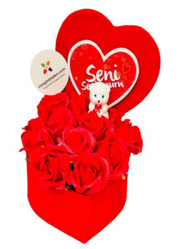 Kırmızı Kalpli Kutuda Güller